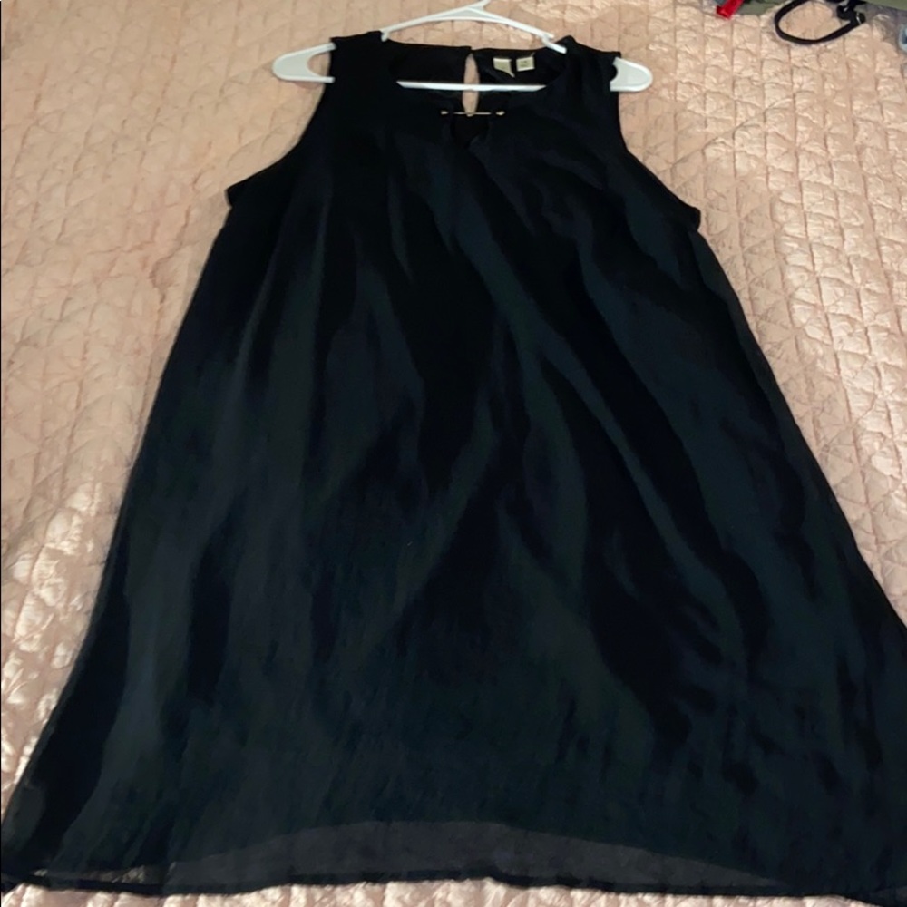 Black sleeveless dress